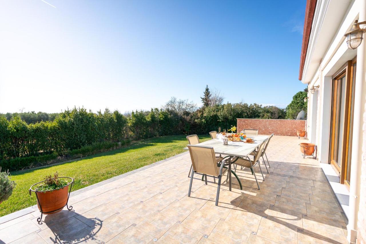 Villa Bougainvillea Епаноми Екстериор снимка