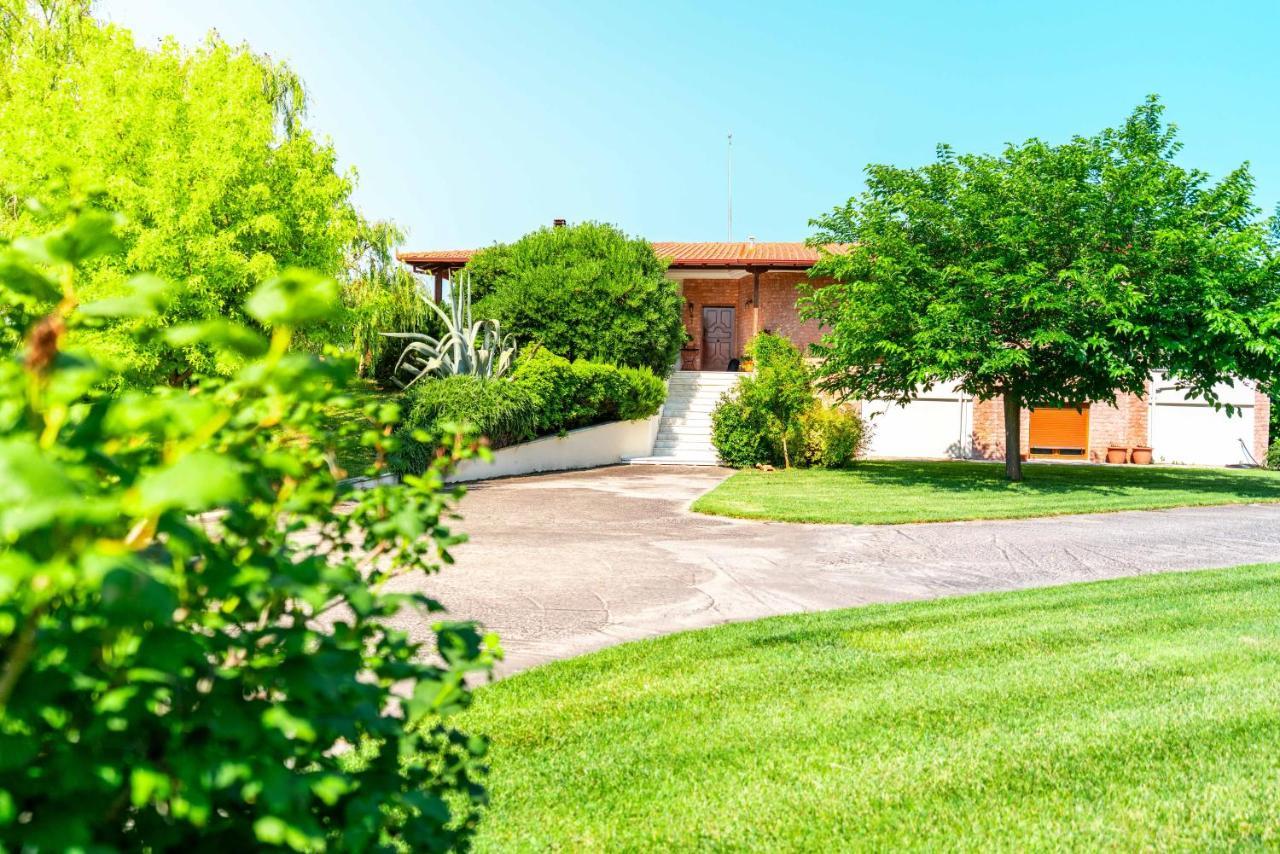 Villa Bougainvillea Епаноми Екстериор снимка