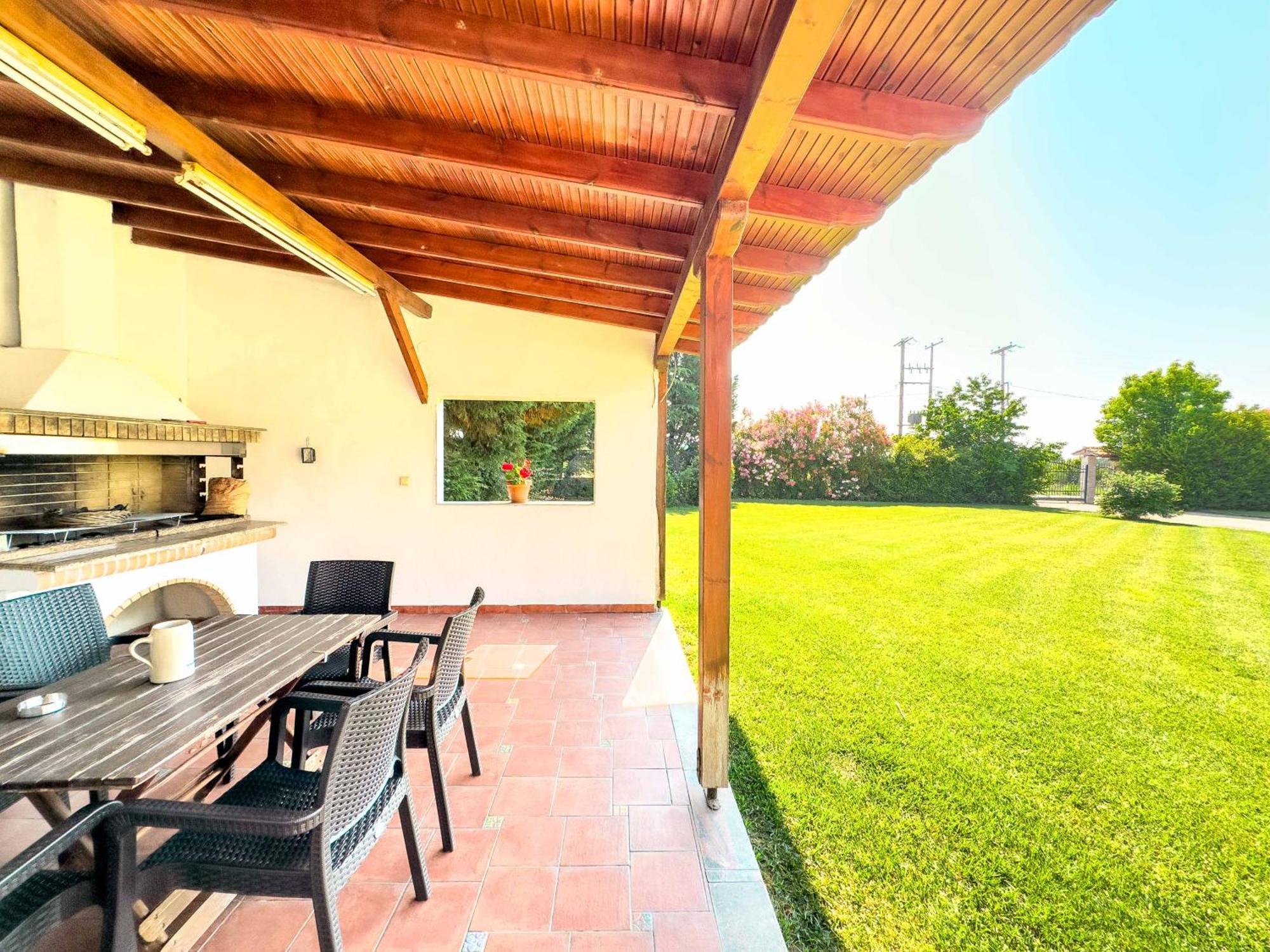 Villa Bougainvillea Епаноми Екстериор снимка